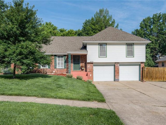 Homes for Sale in Gladstone, MO 64118 | 6704 N Garfield Street