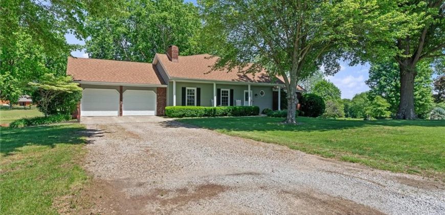 Homes for Sale in Kearney, MO 64060 | 15017  Woodcliffe Circle