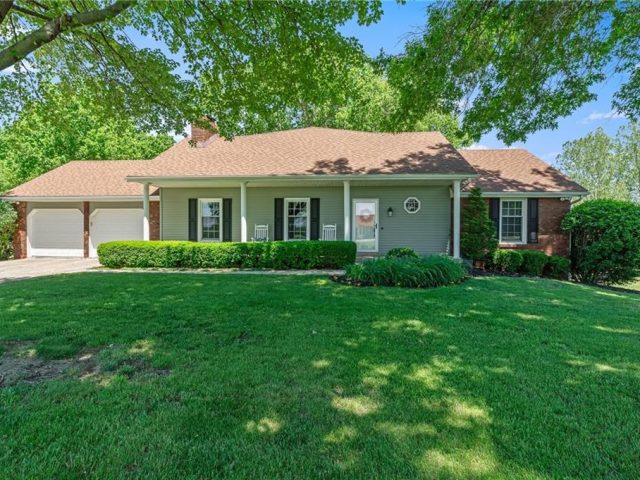 Homes for Sale in Kearney, MO 64060 | 15017  Woodcliffe Circle