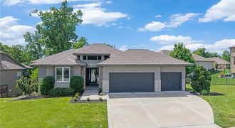 Homes for Sale in Parkville, MO 64152 | 6401 N Whitetail Way