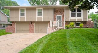 Homes for Sale in Liberty, MO 64068 | 924  Canterbury Lane
