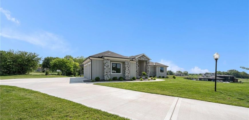 Homes for Sale in Parkville, MO 64152 | 7555 NW Fawn Circle