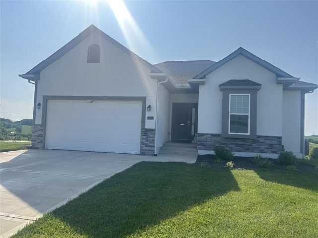 Homes for Sale in Kansas City, MO 64154 | 9504 N Amoret Avenue