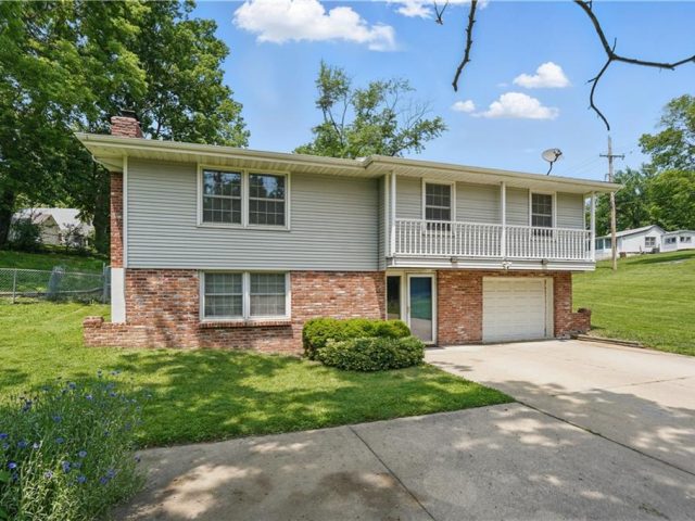Homes for Sale in Kansas City, MO 64116 | 2326 NE 42nd Street