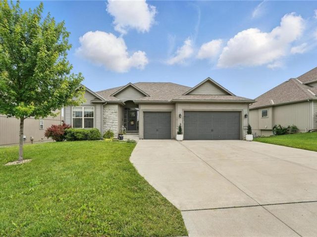 Homes for Sale in Kansas City, MO 64157 | 10553 N Randolph Avenue
