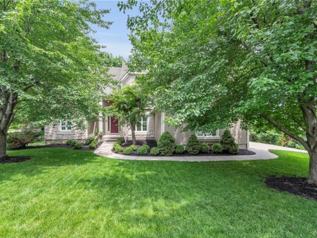 Homes for Sale in Parkville, MO 64152 | 5733 NW North pointe Terrace