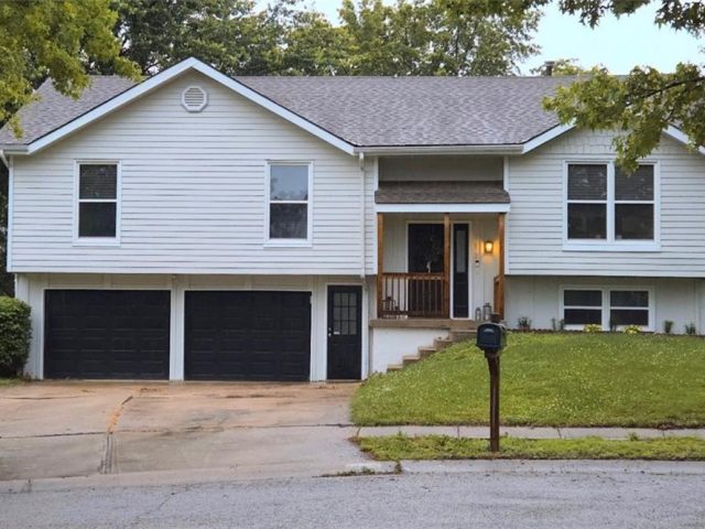 Homes for Sale in Kansas City, MO 64155 | 112 NW 101st Terrace
