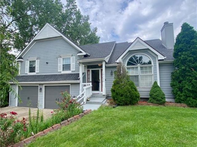 Homes for Sale in Kansas City, MO 64155 | 10126 N Highland Terrace