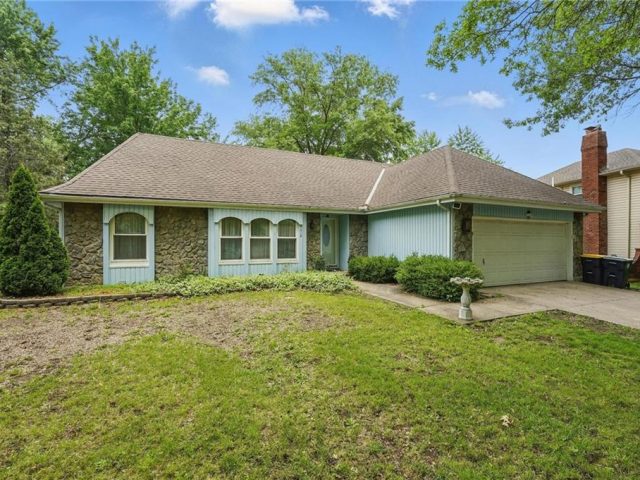 Homes for Sale in Kansas City, MO 64155 | 1012 NE 99th Street