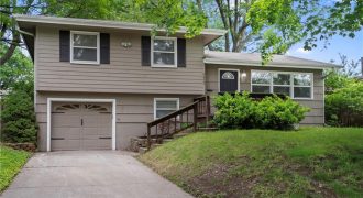 Homes for Sale in Gladstone, MO 64118 | 6405 N Wayne Avenue