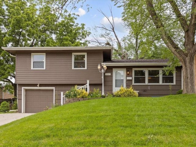Homes for Sale in Kansas City, MO 64118 | 6307 N Wayne Avenue