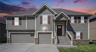 Homes for Sale in Smithville, MO 64089 | 704  Walnut Drive