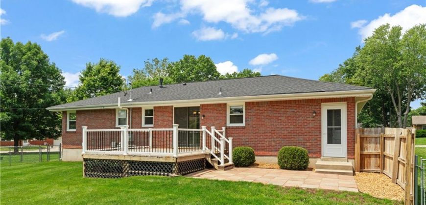Homes for Sale in Gladstone, MO 64118 | 7313 N Wayne Avenue