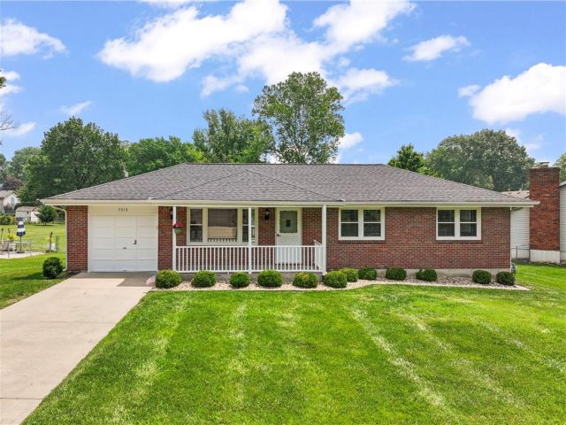 Homes for Sale in Gladstone, MO 64118 | 7313 N Wayne Avenue