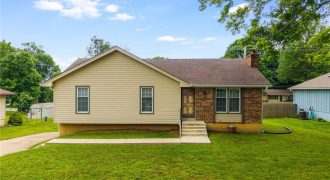 Homes for Sale in Pleasant Valley, MO 64068 | 8707  Brenda Lane
