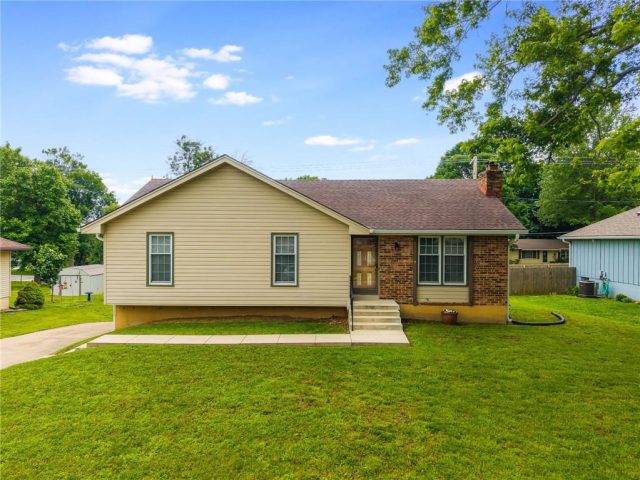 Homes for Sale in Pleasant Valley, MO 64068 | 8707  Brenda Lane