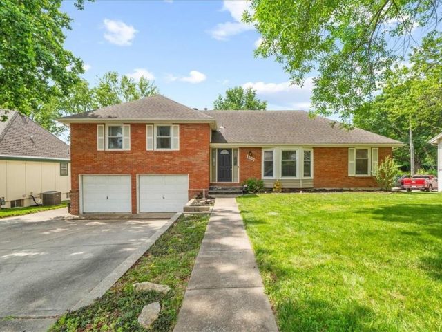 Homes for Sale in Kansas City, MO 64118 | 1207 NE 81st Terrace