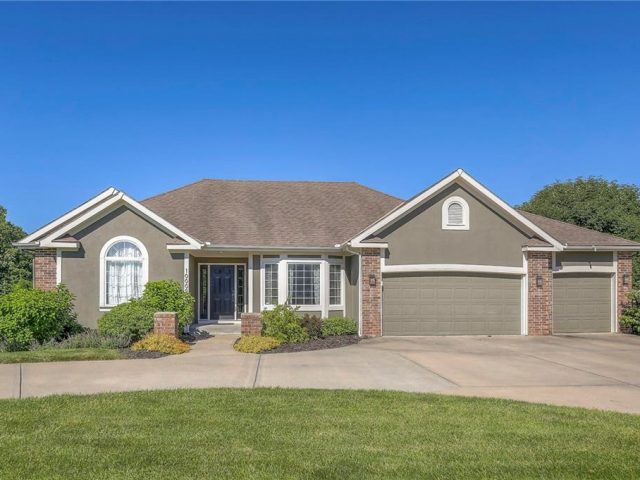 Homes for Sale in Parkville, MO 64152 | 10009 NW Crooked Road