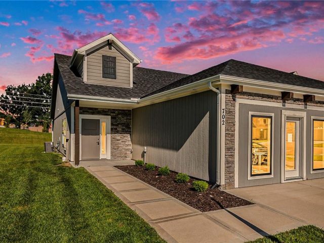Homes for Sale in Smithville, MO 64089 | 702  Ridge Drive