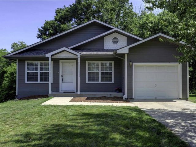 Homes for Sale in Kearney, MO 64060 | 300 E 17th Street