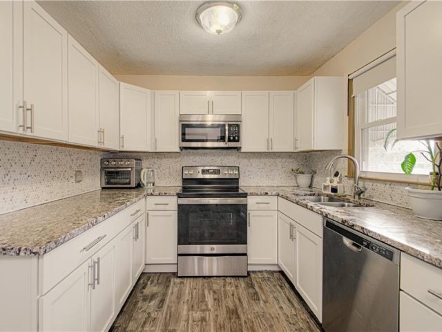 Homes for Sale in Kansas City, MO 64116 | 435 NE 41st Terrace