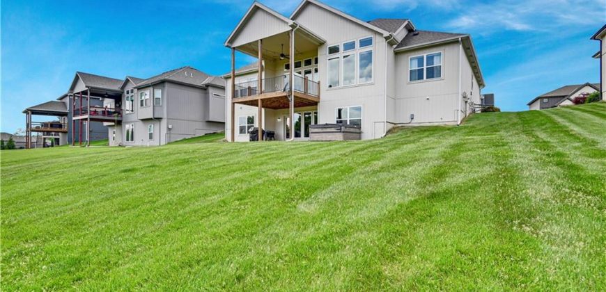 Homes for Sale in Parkville, MO 64152 | 14713  Thousand Oaks Place