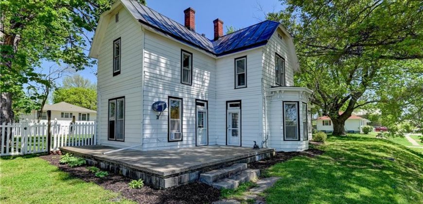 Homes for Sale in Dearborn, MO 64439 | 304 N JUNE Street