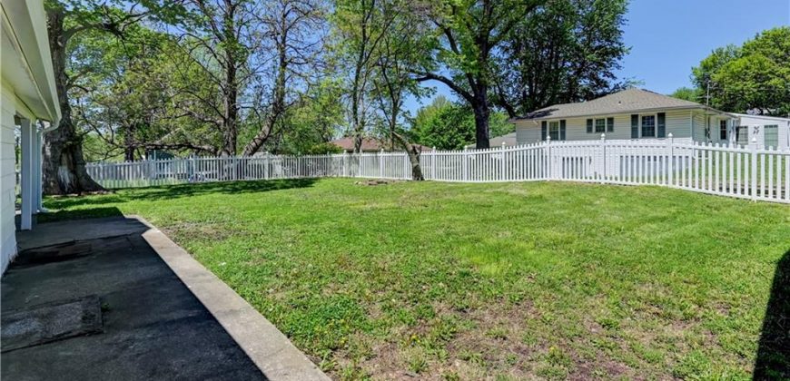 Homes for Sale in Dearborn, MO 64439 | 304 N JUNE Street