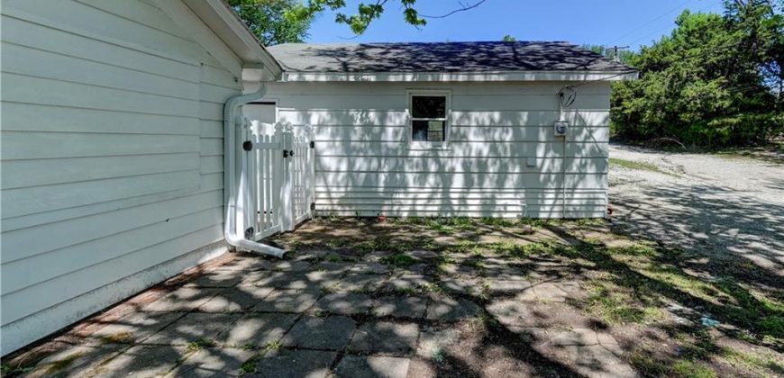 Homes for Sale in Dearborn, MO 64439 | 304 N JUNE Street