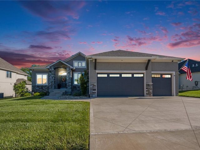 Homes for Sale in Parkville, MO 64152 | 14814  Thousand Oaks Place