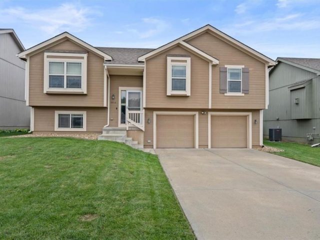 Homes for Sale in Kansas City, MO 64119 | 5016 N Wheeling Avenue