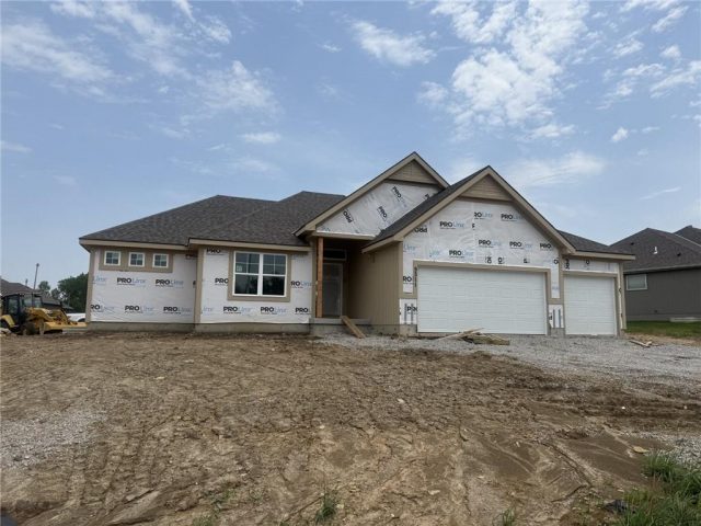 Homes for Sale in Kansas City, MO 64156 | 9311 N Poplar Avenue