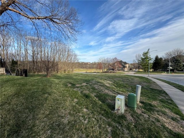 Homes for Sale in Parkville, MO 64152 | 6745 N National Drive