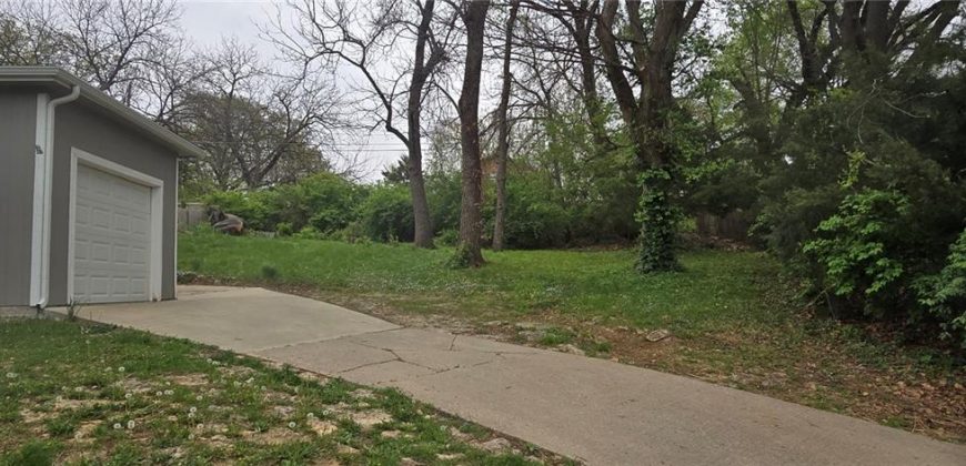 Homes for Sale in Gladstone, MO 64118 | 7005 N Baltimore Avenue