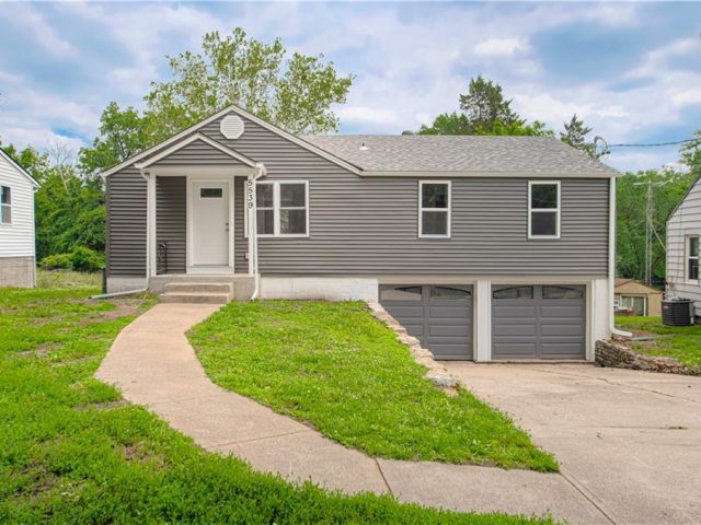 Homes for Sale in Houston Lake, MO 64151 | 5539 NW Adrian Avenue
