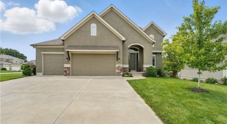 Homes for Sale in Parkville, MO 64152 | 14445  Thousand Oaks Place
