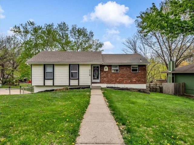 Homes for Sale in Kansas City, MO 64151 | 2218 NW 64 Terrace
