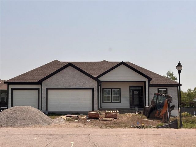 Homes for Sale in Kearney, MO 64060 | 2211  Prairie Creek Drive