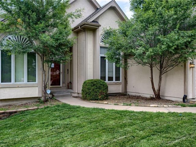 Homes for Sale in Gladstone, MO 64118 | 7100 N CHERRY Street