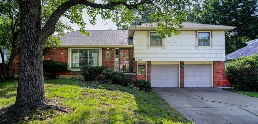 Homes for Sale in Gladstone, MO 64118 | 6745 N Garfield Avenue
