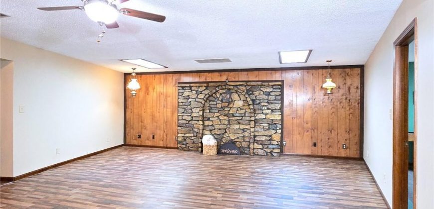 Homes for Sale in Liberty, MO 64068 | 2101  Hillview Road