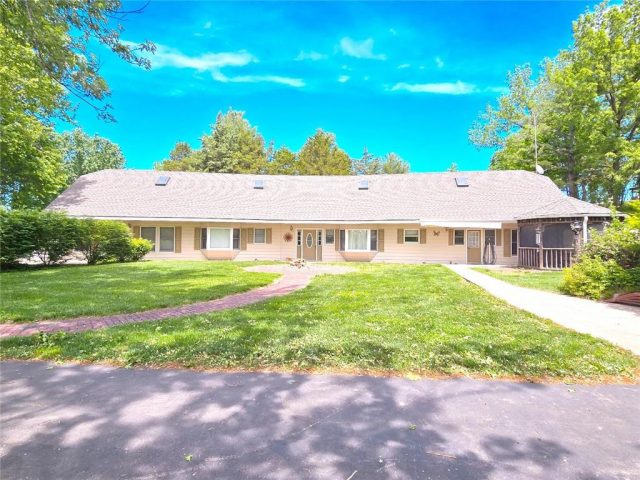Homes for Sale in Liberty, MO 64068 | 2101  Hillview Road