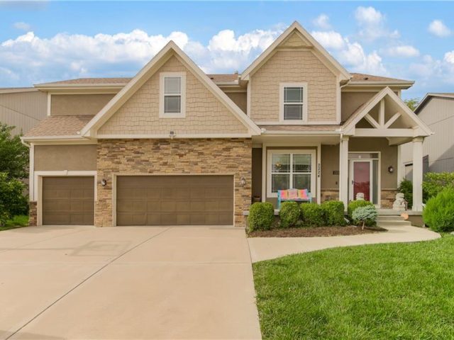 Homes for Sale in Kansas City, MO 64155 | 2224 NE 112th Street