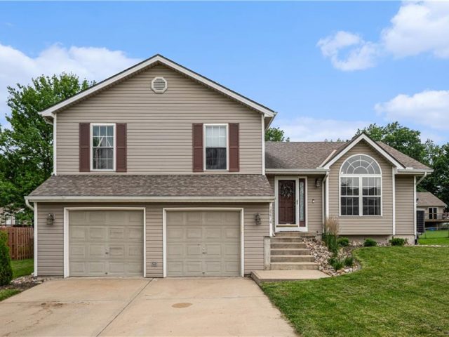 Homes for Sale in Kansas City, MO 64155 | 10414 N Tracy Avenue