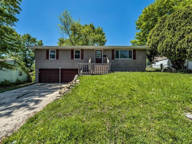 Homes for Sale in Kansas City, MO 64119 | 5104 N Smalley Avenue