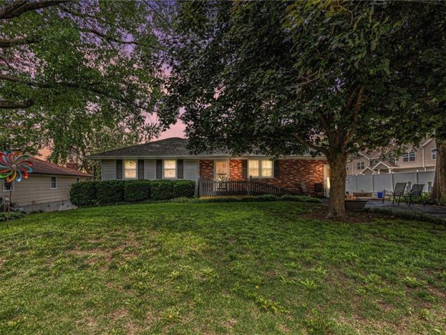 Homes for Sale in Smithville, MO 64089 | 308 E Meadow Street