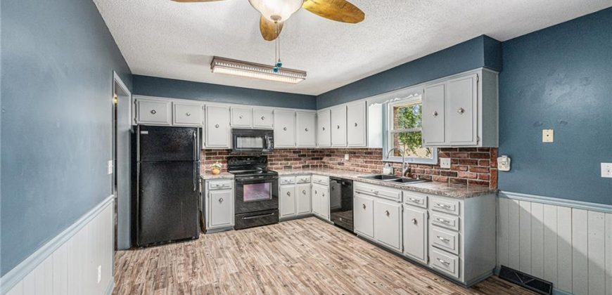 Homes for Sale in Smithville, MO 64089 | 308 E Meadow Street