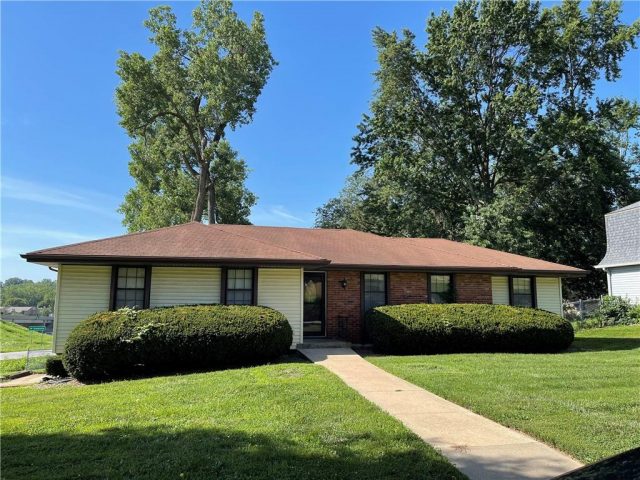 Homes for Sale in Kansas City, MO 64118 | 829 NW 69th Street