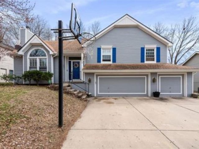 Homes for Sale in Kansas City, MO 64155 | 1309 NE 102nd Street