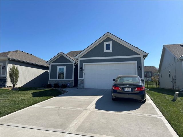Homes for Sale in Kansas City, MO 64155 | 643 NW 110th Street